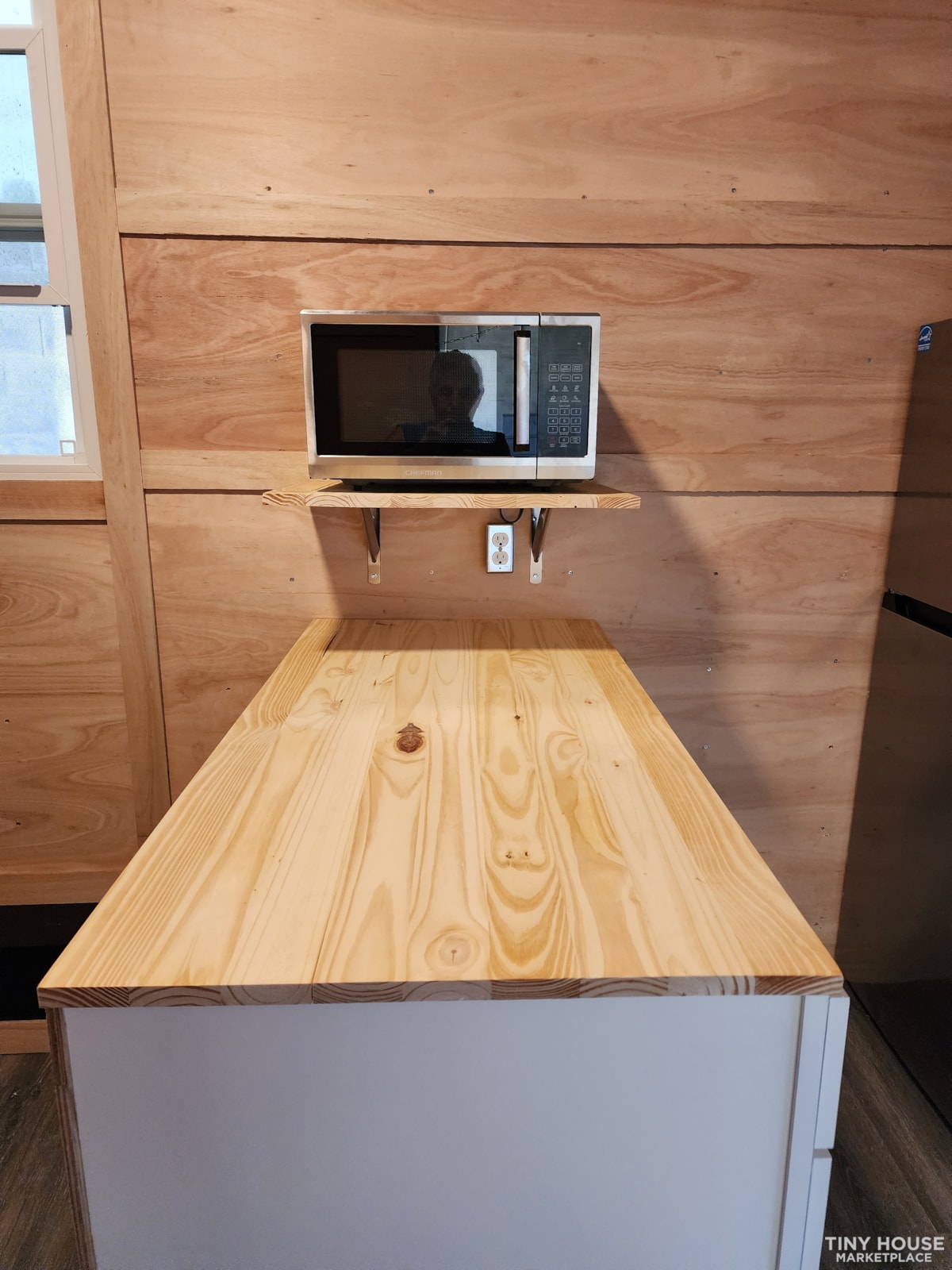 UNIQUE 246 sq.ft. Tiny Home 100% Road Legal - Image 4 Thumbnail