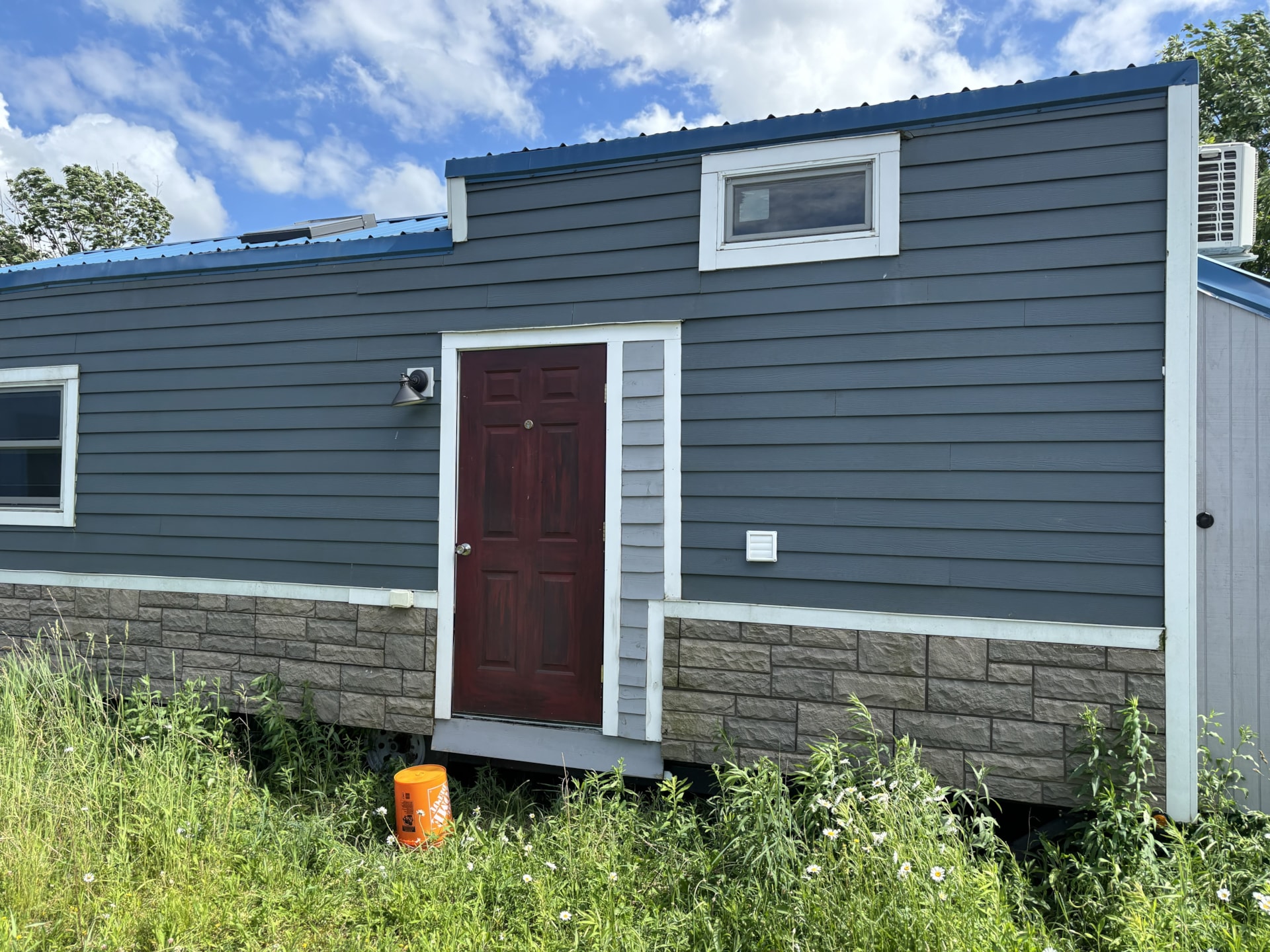 Luxurious Custom Tiny House - Image 1 Thumbnail