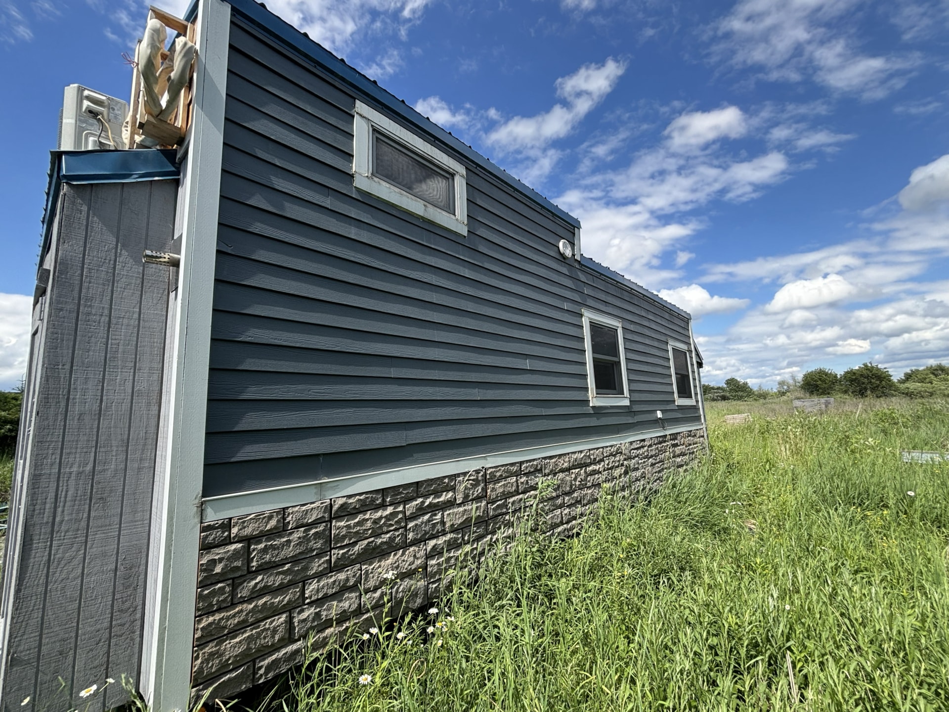 Luxurious Custom Tiny House - Image 3 Thumbnail