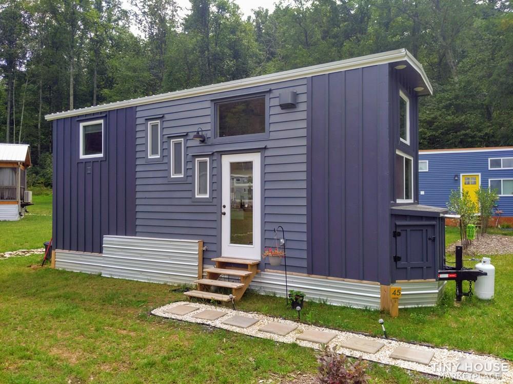 Luxurious & Modern 28' Tiny House! - Image 1 Thumbnail