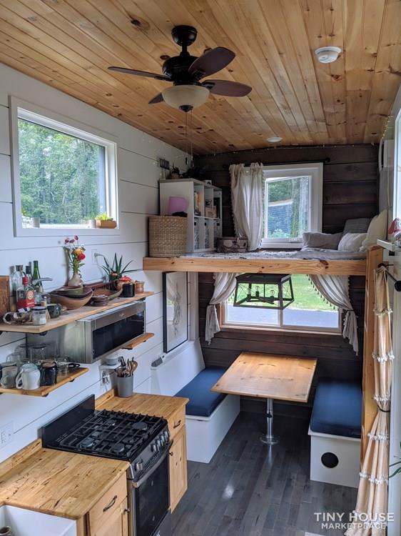 Luxurious & Modern 28' Tiny House! - Image 3 Thumbnail