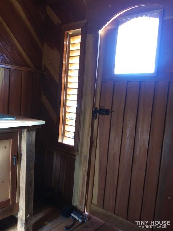Luxurious Off Grid Tiny House Bath - Image 4 Thumbnail