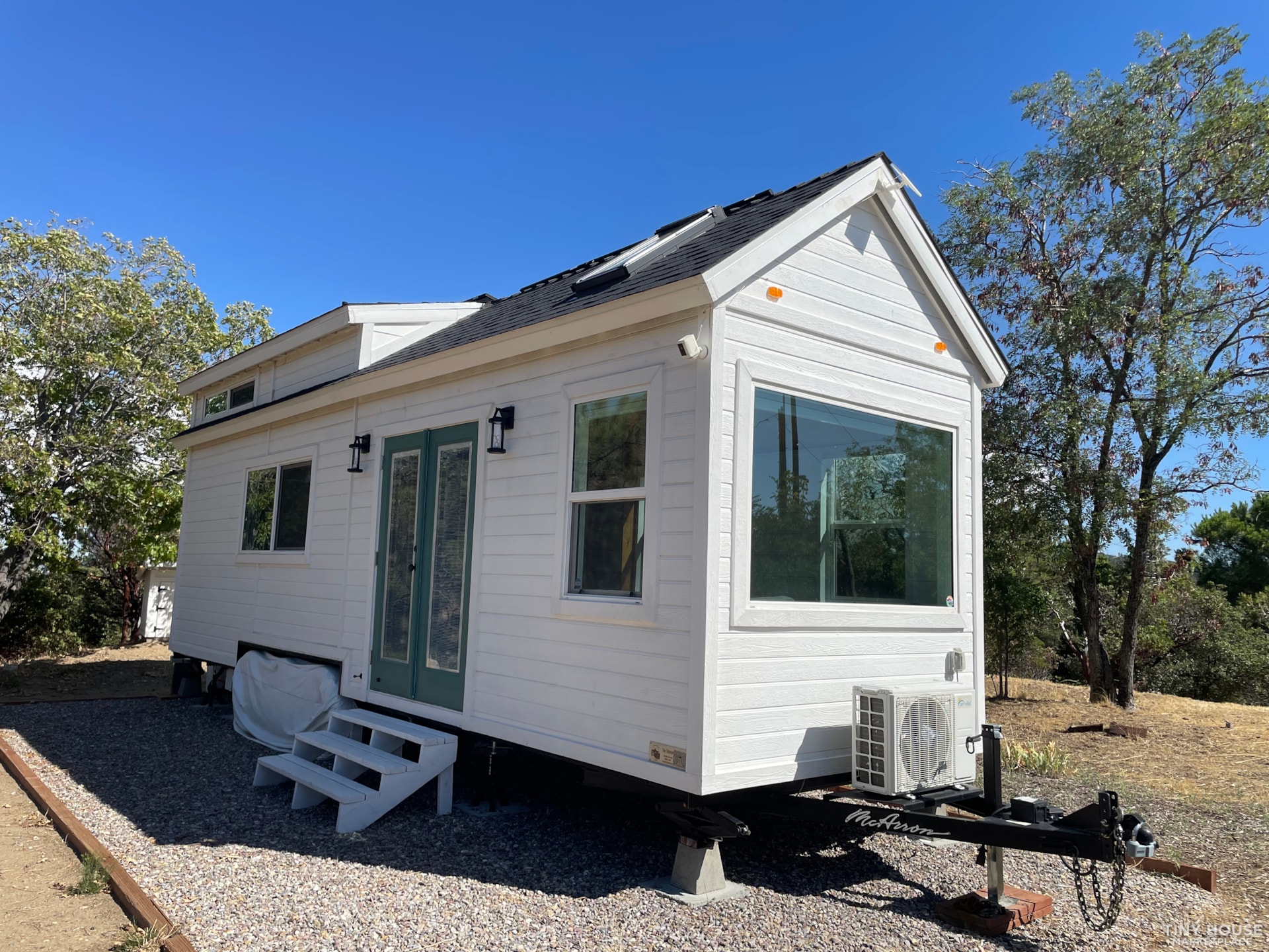 Luxury 30ft Tiny Home RV with Solar