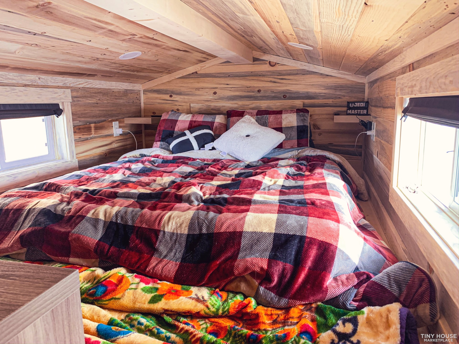 Luxury 30ft Tiny House on Wheels – Off-Grid Ready - Image 4 Thumbnail