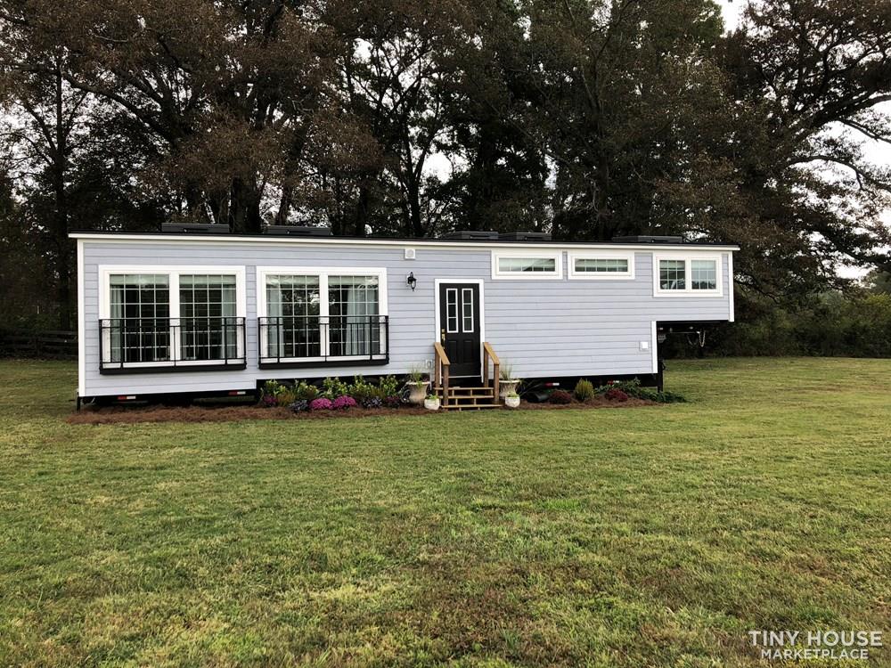 Luxury 47' x 10' Gooseneck Tiny Home with a Full size bathroom