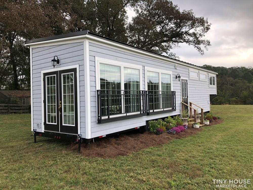 Luxury 47' x 10' Gooseneck Tiny Home with a Full size bathroom - Image 2 Thumbnail