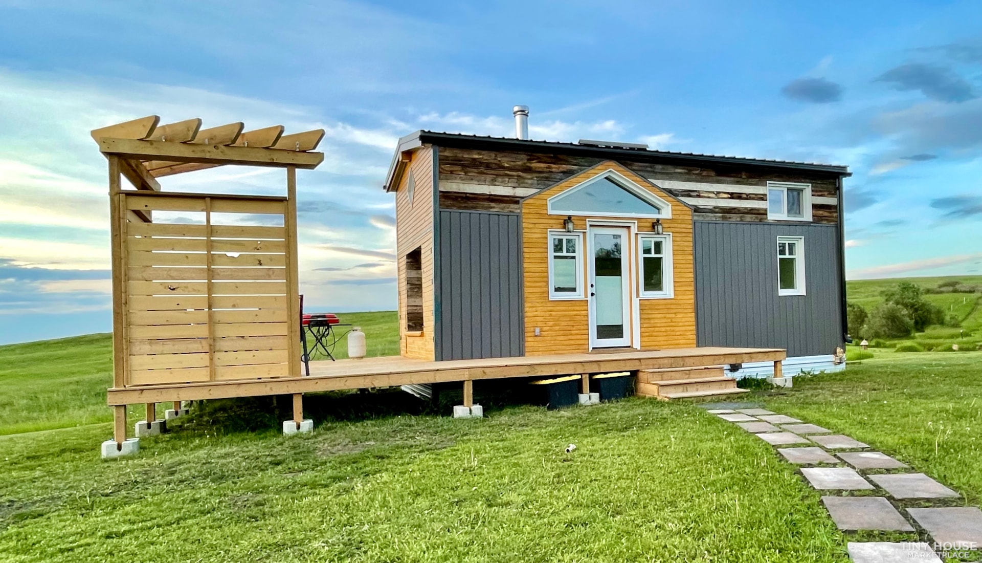 Luxury and Eco-Friendly Oversized Tiny Home/Studio | 27'x11.5'
