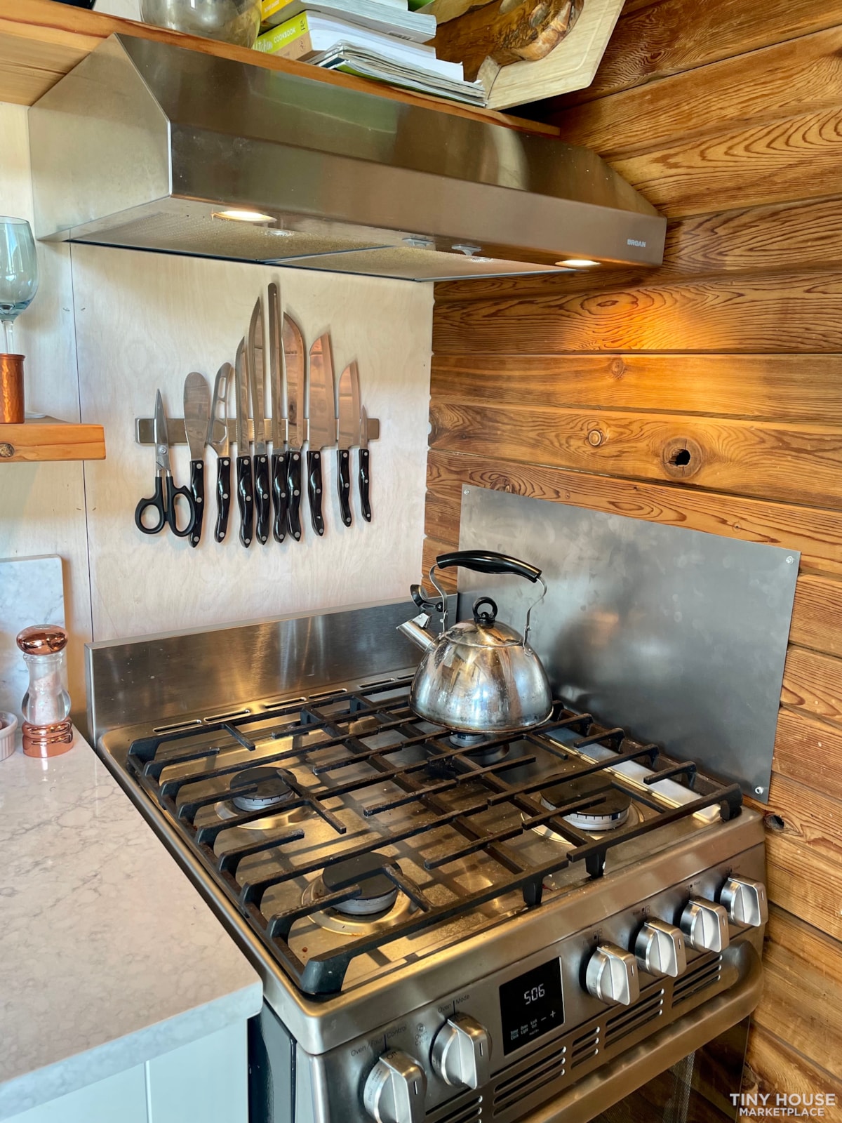 Luxury and Eco-Friendly Oversized Tiny Home/Studio | 27'x11.5' - Image 3 Thumbnail