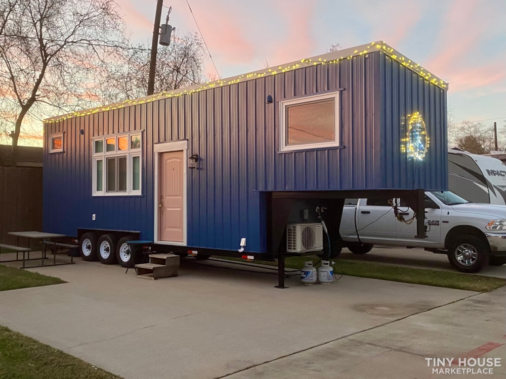 Luxury 36’ Gooseneck Tiny House - Image 1 Thumbnail