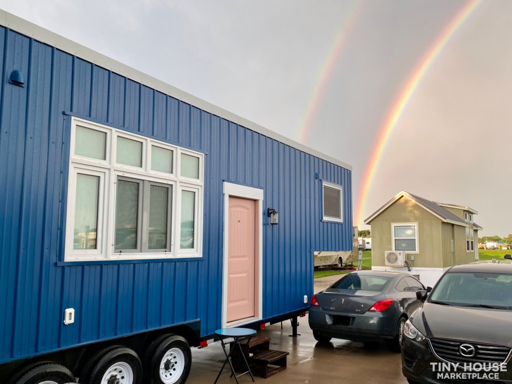 Luxury 36’ Gooseneck Tiny House - Image 2 Thumbnail