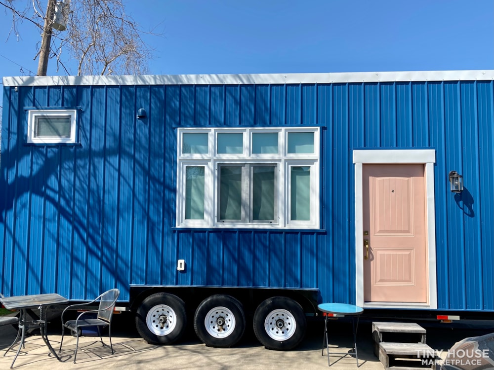 Luxury 36’ Gooseneck Tiny House - Image 3 Thumbnail