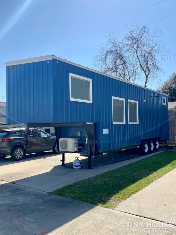 Luxury 36’ Gooseneck Tiny House - Image 4 Thumbnail