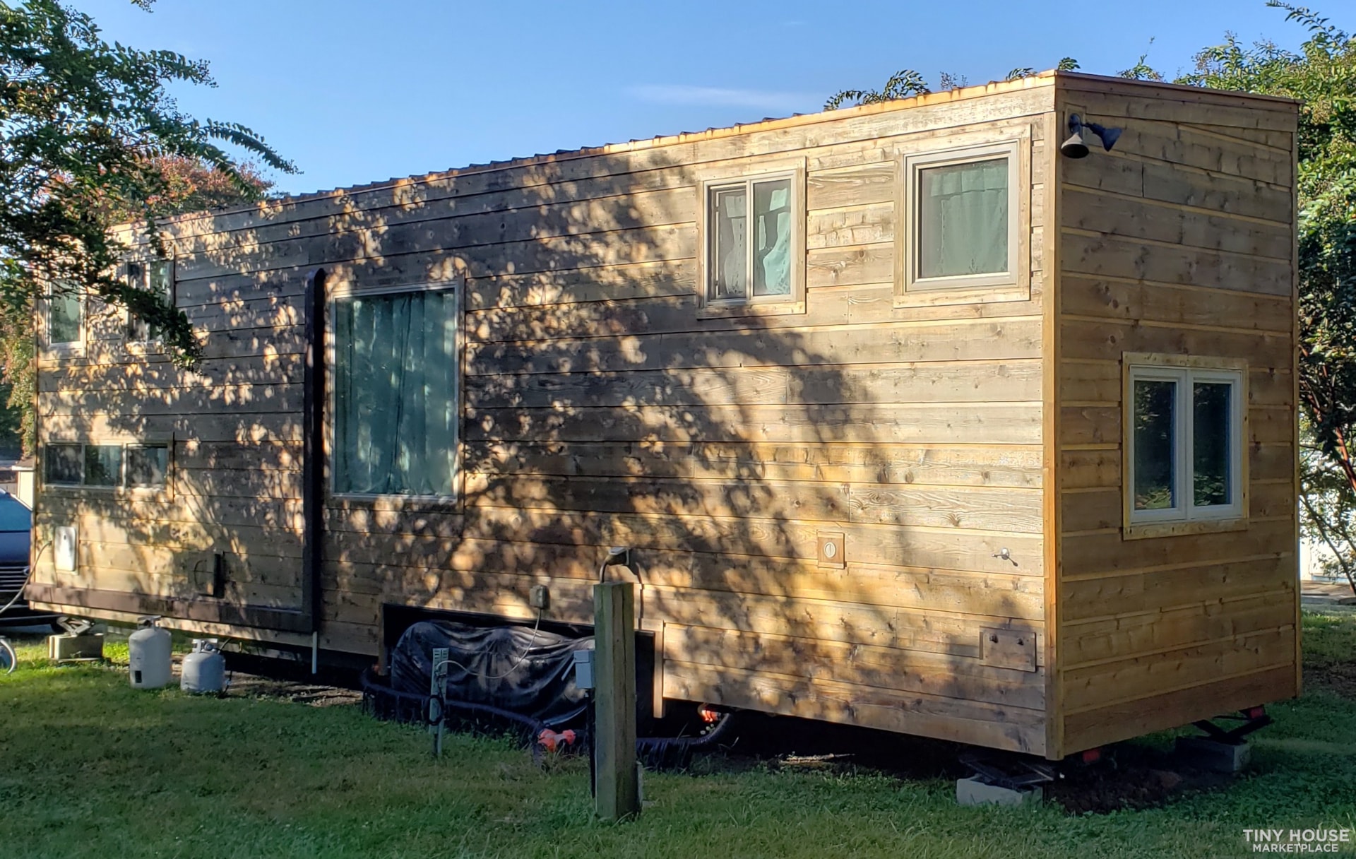 Luxury Cedar RV 36ft - Image 2 Thumbnail