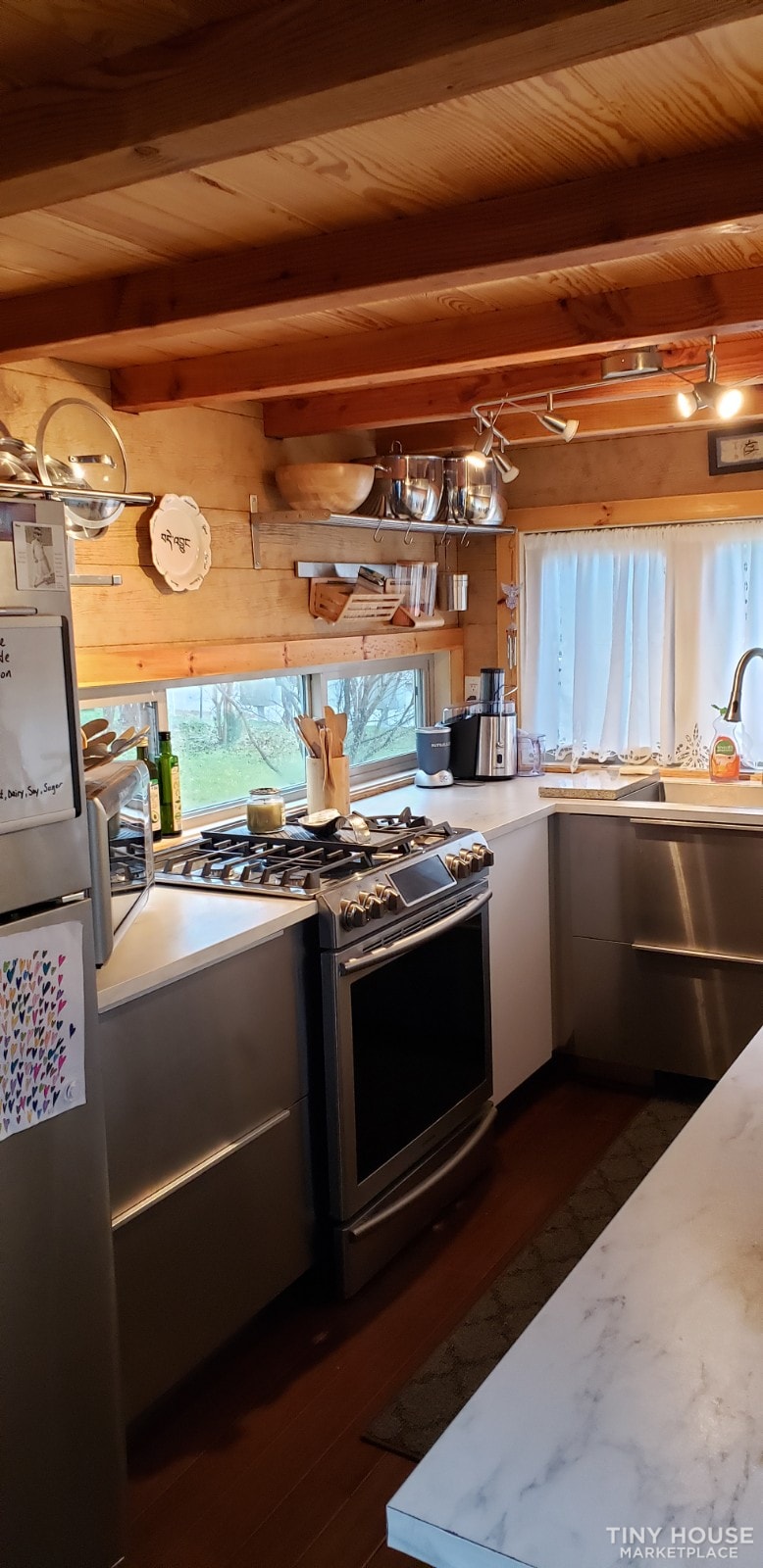 Luxury Cedar RV 36ft - Image 4 Thumbnail