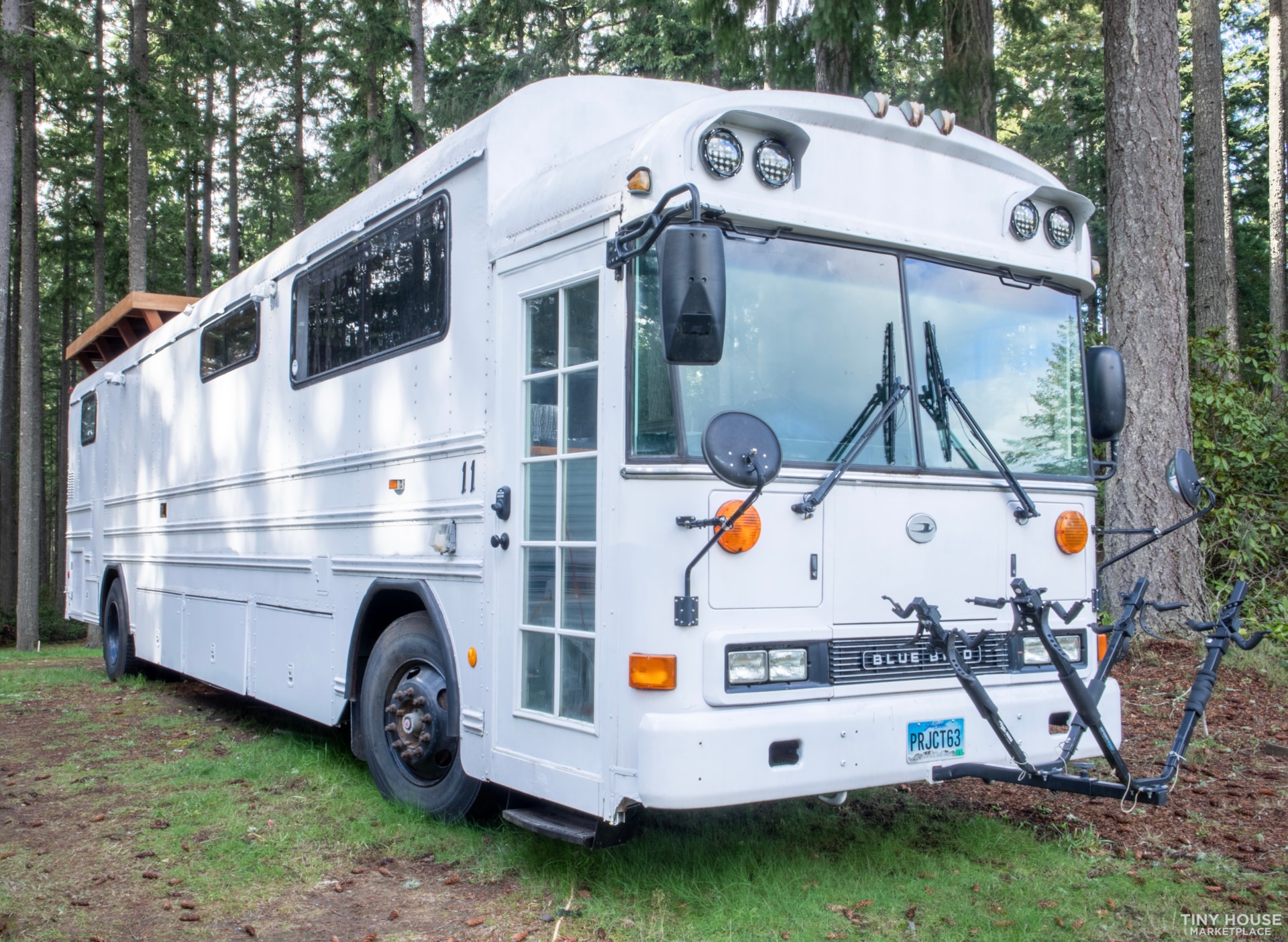 Luxury Converted Bus, Make This Your Tiny Home!