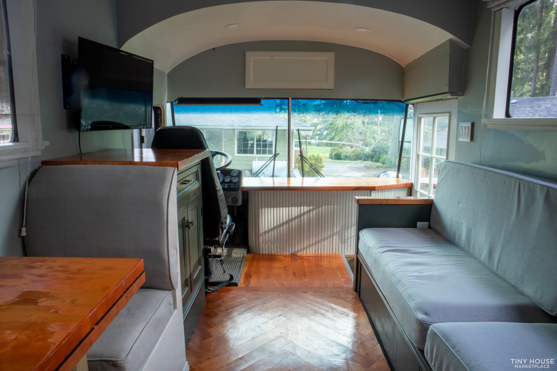 Luxury Converted Bus, Make This Your Tiny Home! - Image 2 Thumbnail