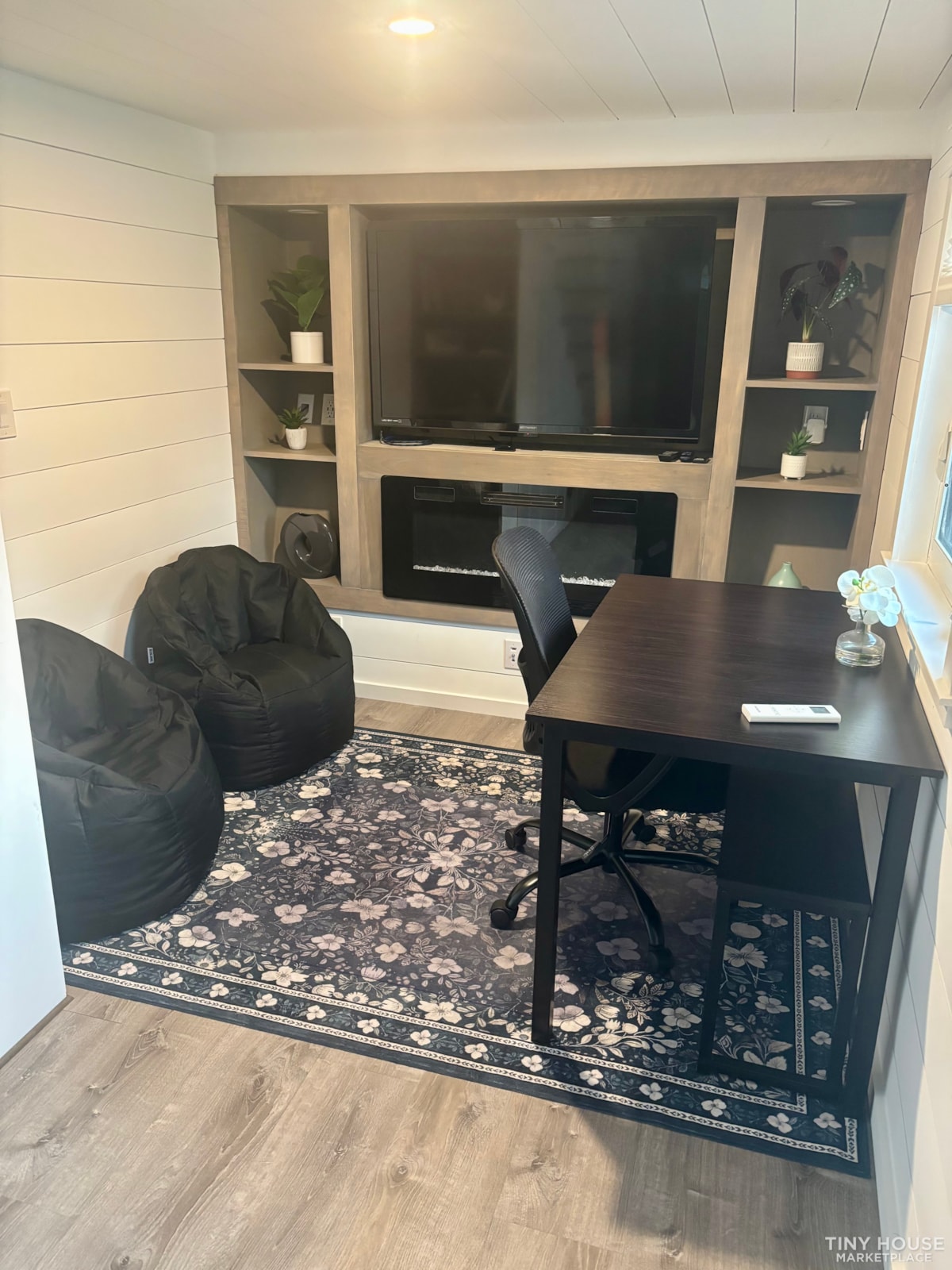 Luxury Farmhouse Style Custom Made Tiny Home - Image 4 Thumbnail