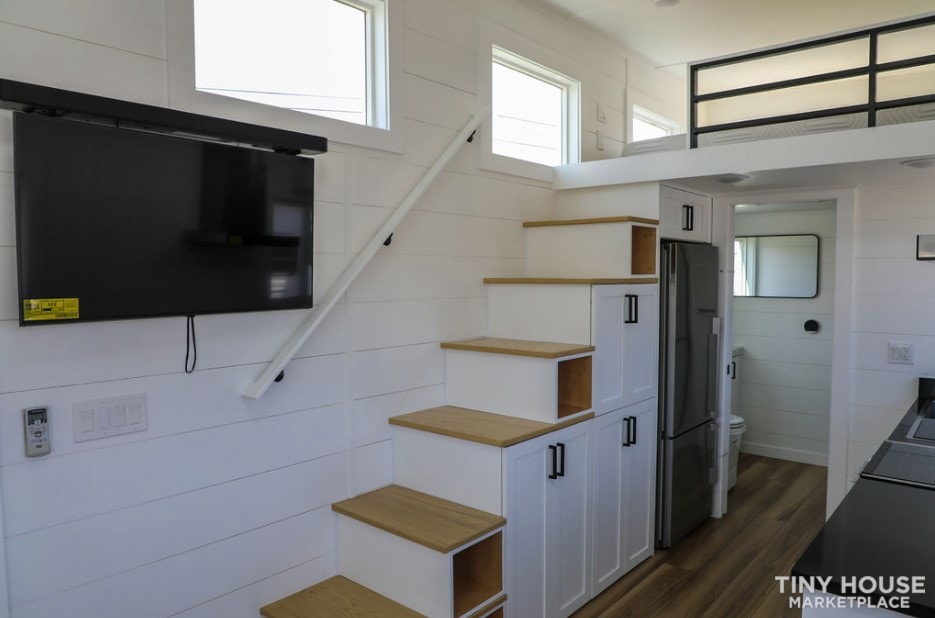 Luxury Heirloom Heritage Tiny Home -  Liquidating Lot Model - Image 4 Thumbnail