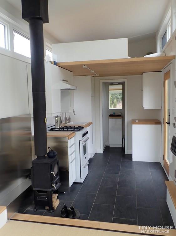 Luxury Minimalist Tiny House on Wheels - Image 3 Thumbnail