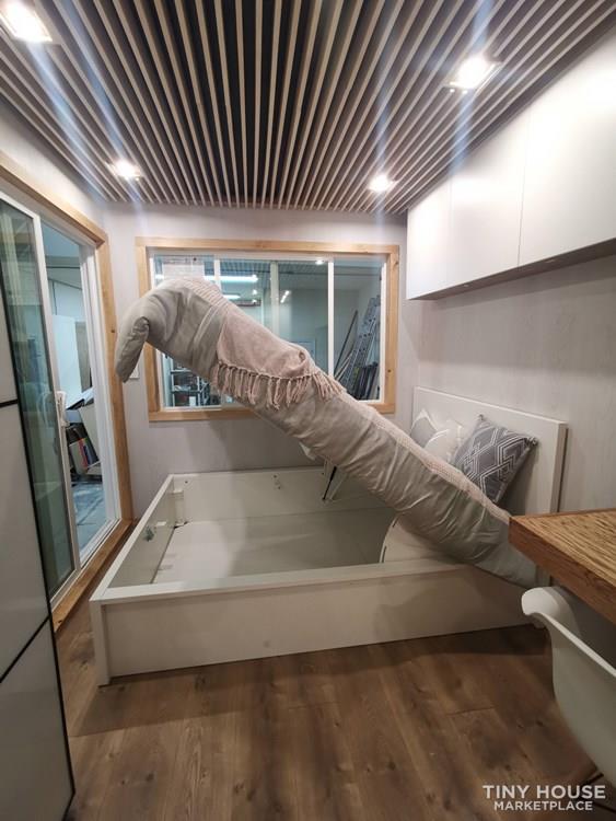 Luxury Modern Tiny House On Wheels 24x8'6" - Image 4 Thumbnail