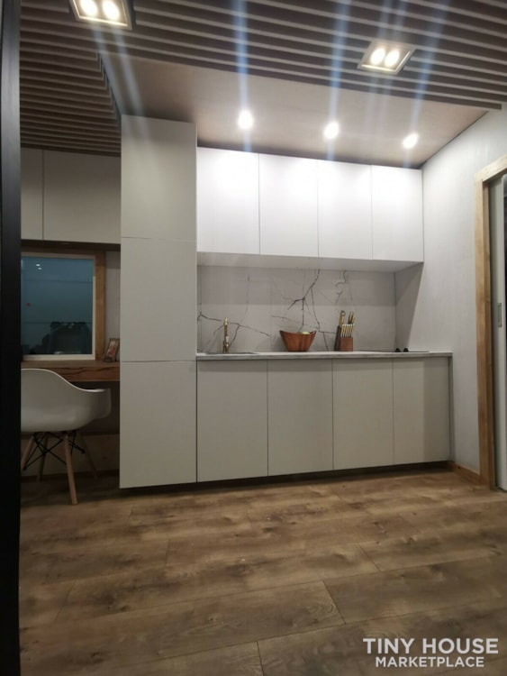 Luxury Modern Tiny House On Wheels 24x8'6" - Image 4 Thumbnail