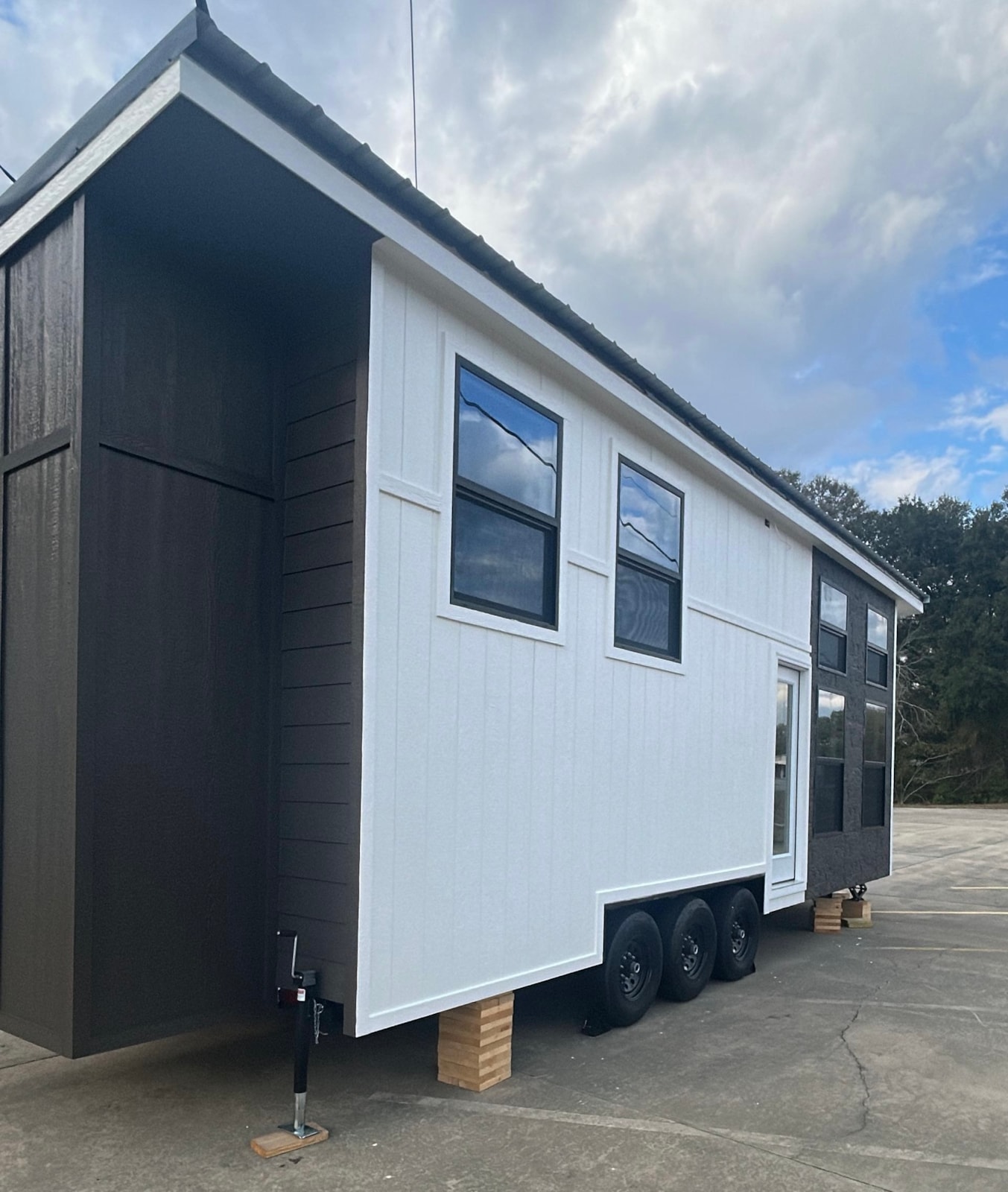 Luxury Modern Tiny House on Wheels - Ready to Live In - Image 2 Thumbnail