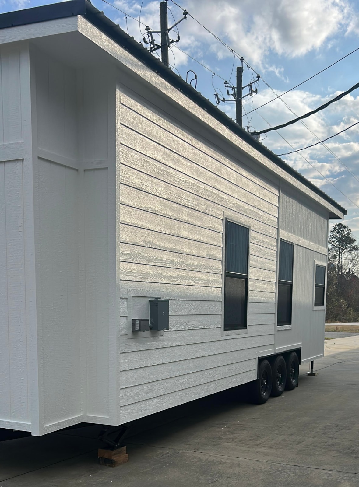 Luxury Modern Tiny House on Wheels - Ready to Live In - Image 3 Thumbnail