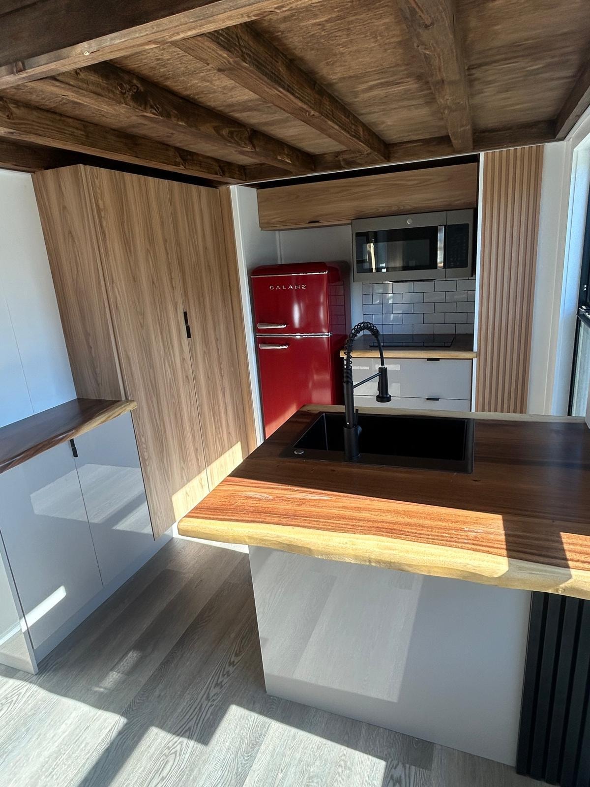 Luxury Modern Tiny House on Wheels - Ready to Live In - Image 4 Thumbnail