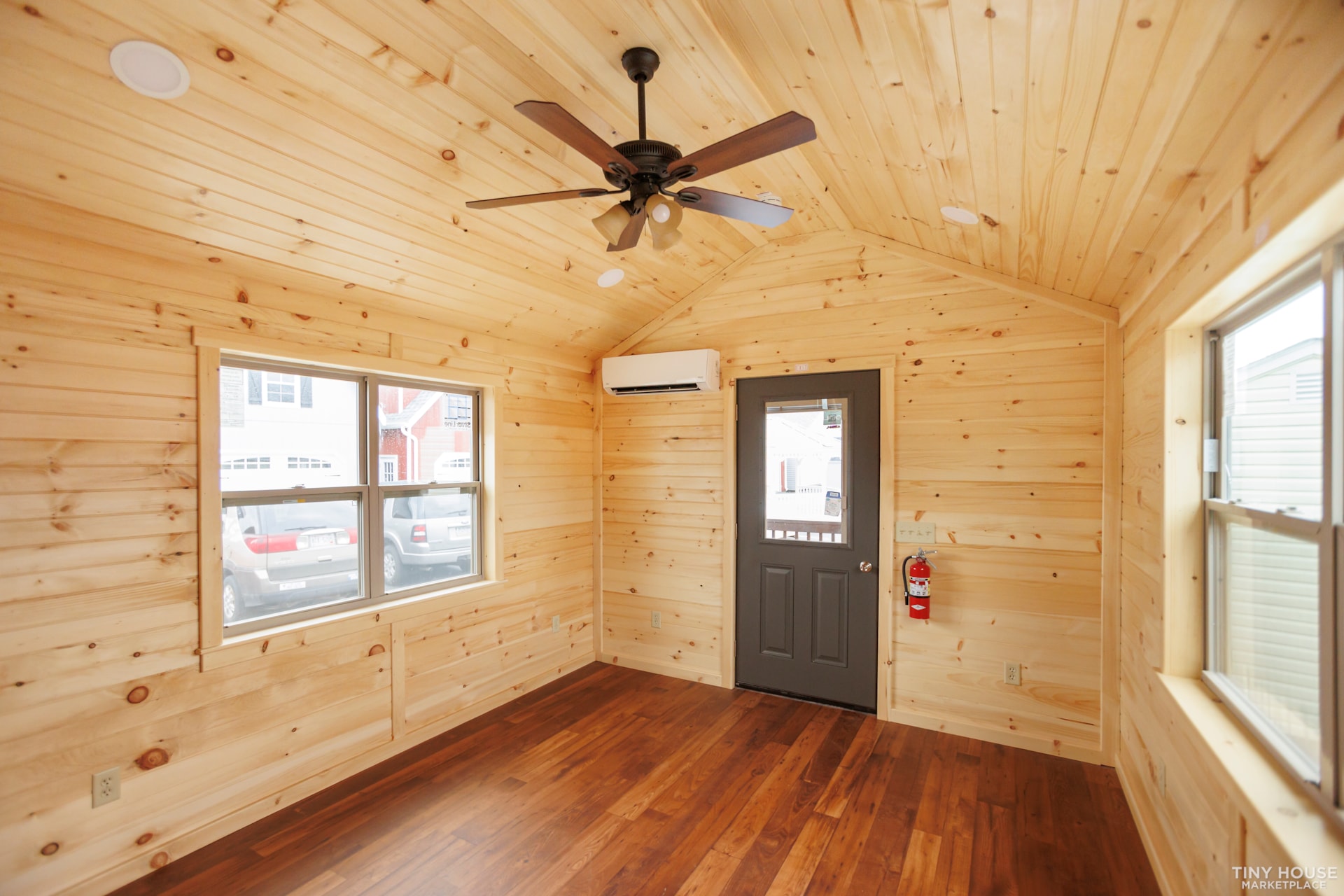 Luxury Pocono Park Model Cabin - Image 3 Thumbnail