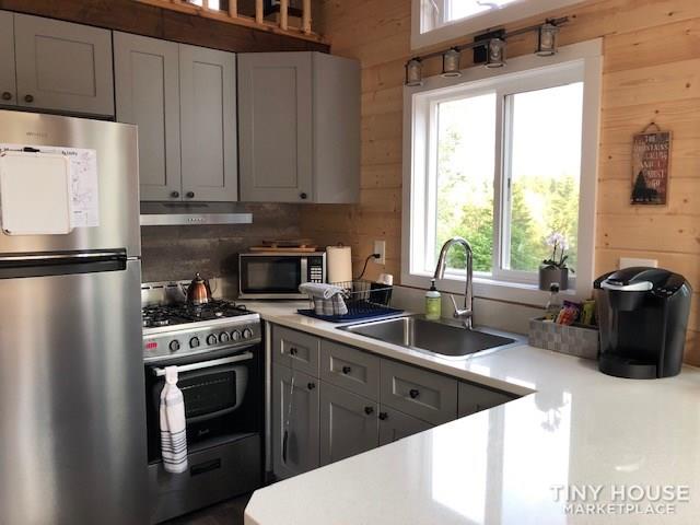 Luxury Tiny Home Cabin - Image 4 Thumbnail