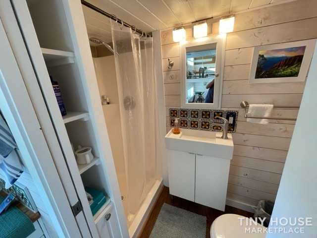Luxury Tiny Home, Like New - Image 4 Thumbnail