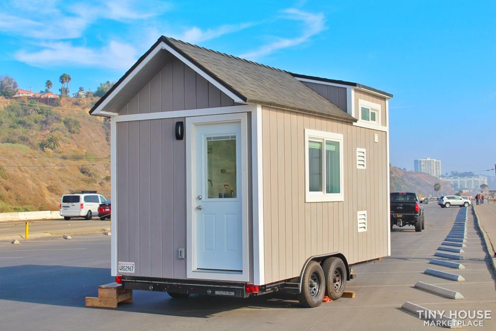 Luxury Tiny House on Wheels - Image 2 Thumbnail