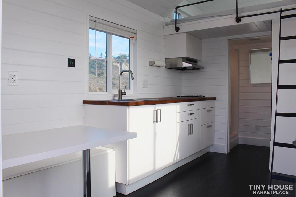 Luxury Tiny House on Wheels - Image 4 Thumbnail