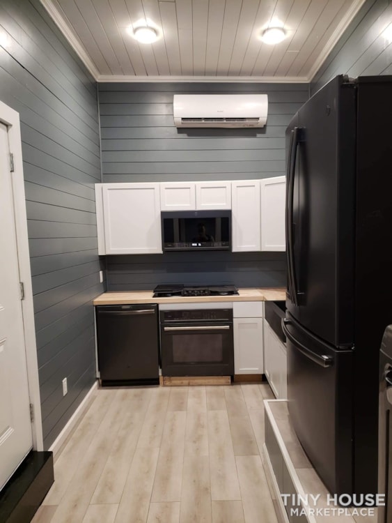 Luxury Tiny House on Wheels - Image 2 Thumbnail
