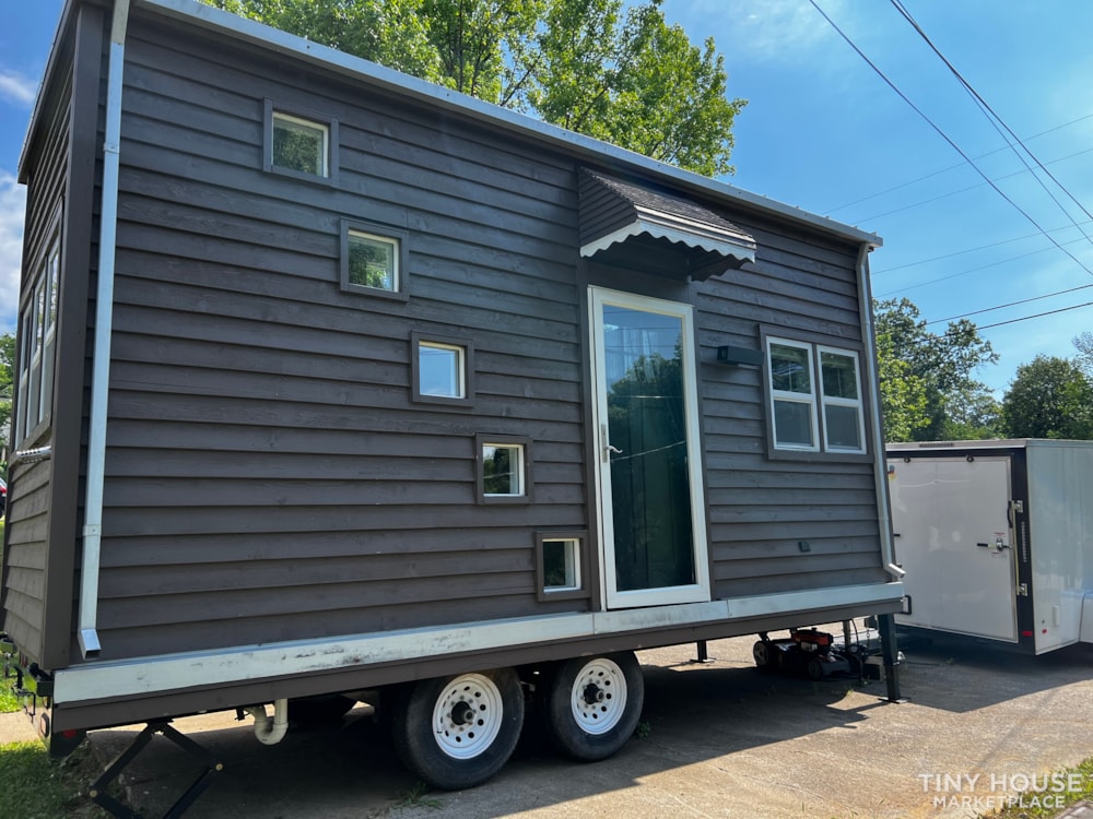 Master Carpenter built, solid tiny home on wheels ready to go! - Image 2 Thumbnail