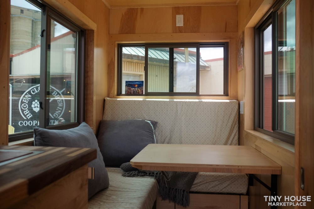 Luxury Mobile Studio / Office