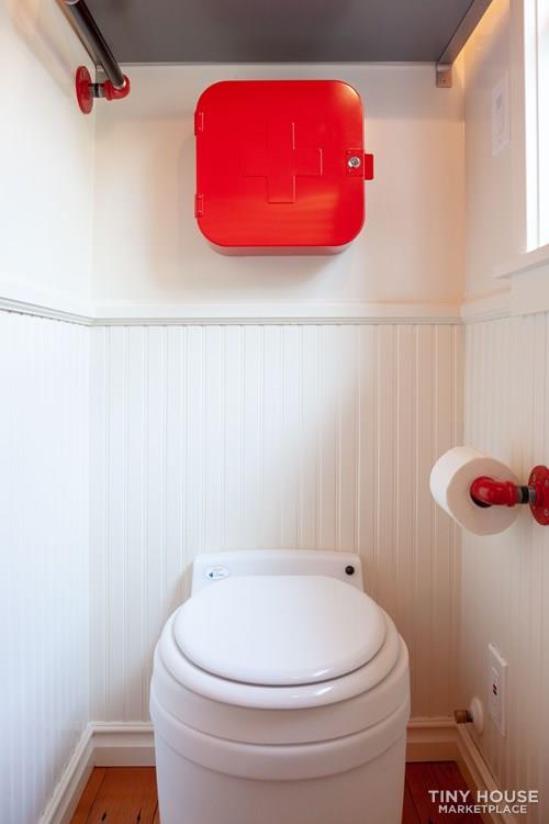 Mobile Farmhouse: Home Office, Getaway, Guest Suite or Rural Homestead - Image 4 Thumbnail