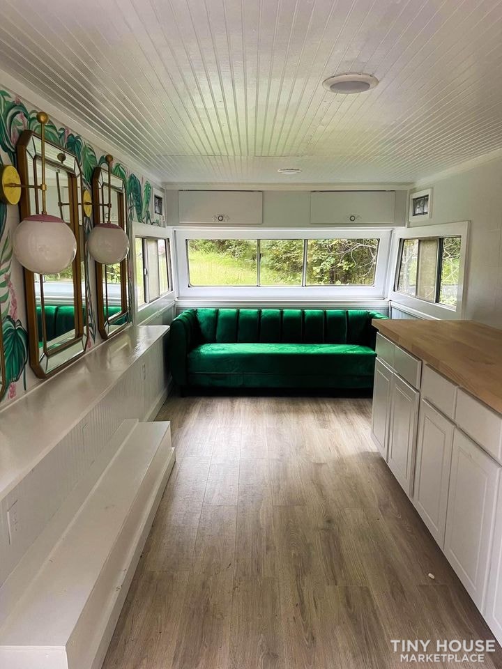 Mobile Hair and Makeup Studio - Image 3 Thumbnail