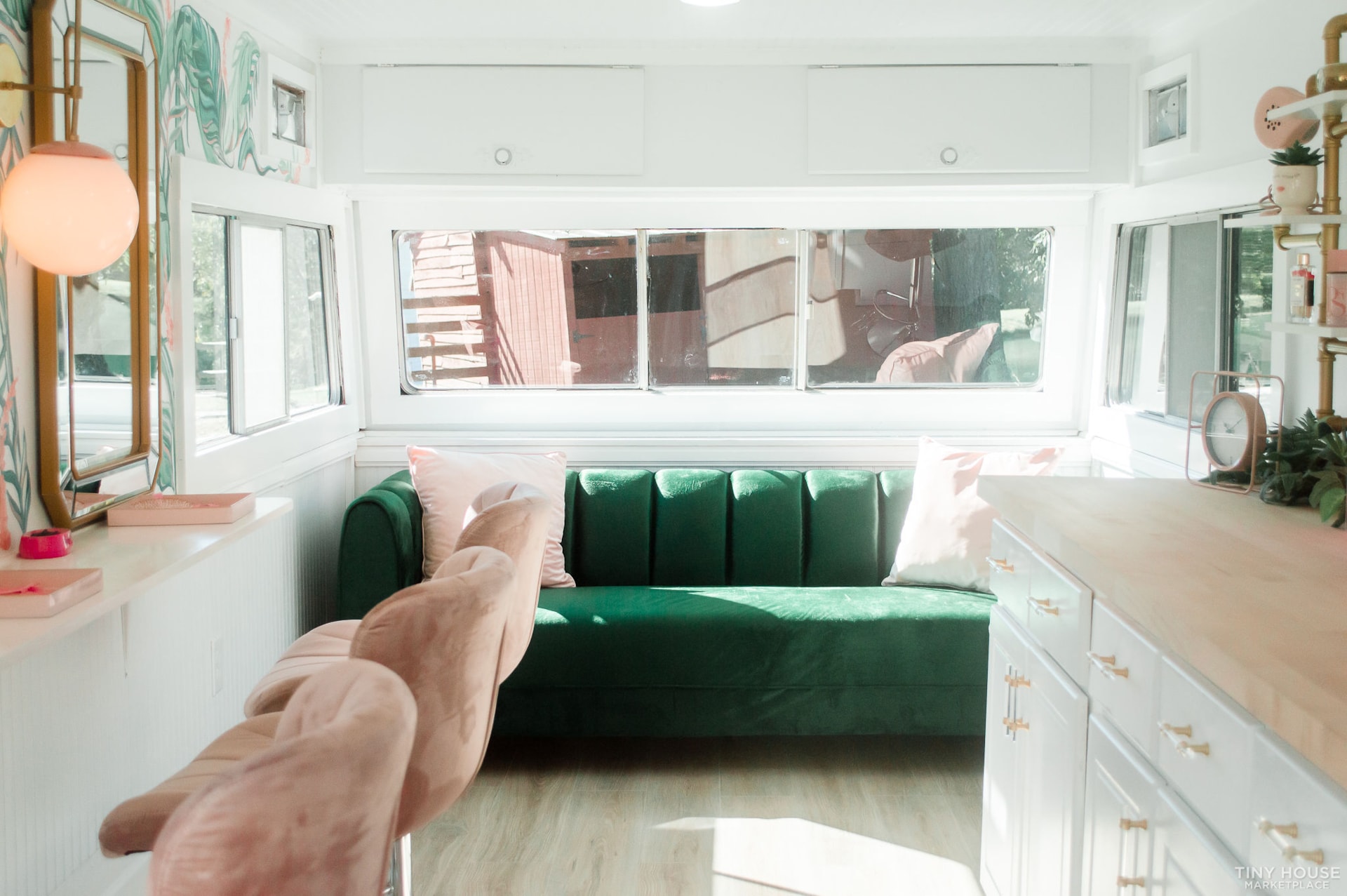 Mobile Hair and Makeup Studio - Image 6 Thumbnail
