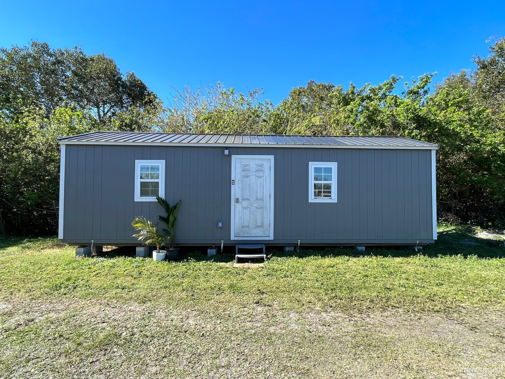 Modern 1 bed/1 bath Tiny House  - Image 3 Thumbnail