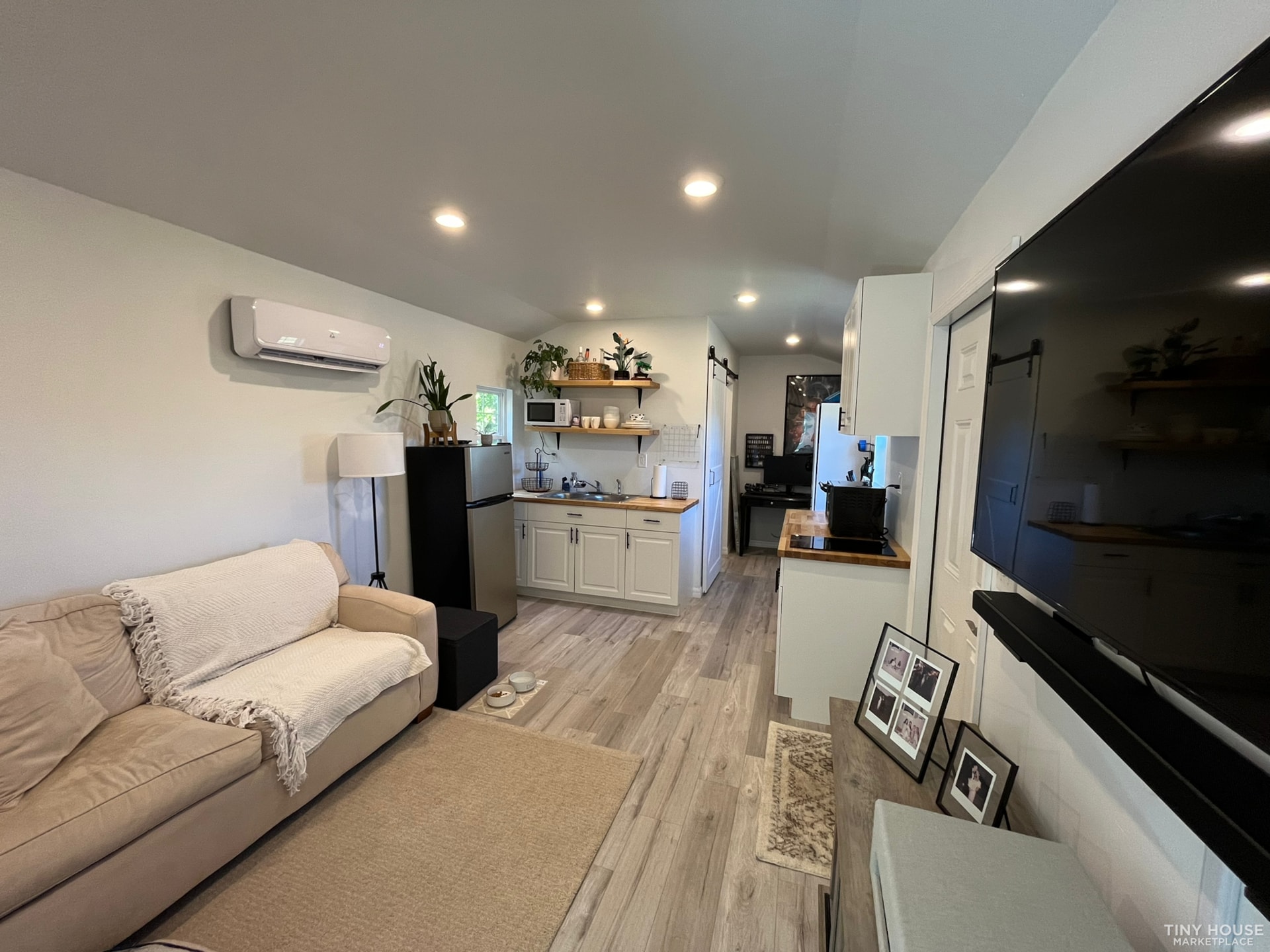 Modern 1 bed/1 bath Tiny House  - Image 2 Thumbnail