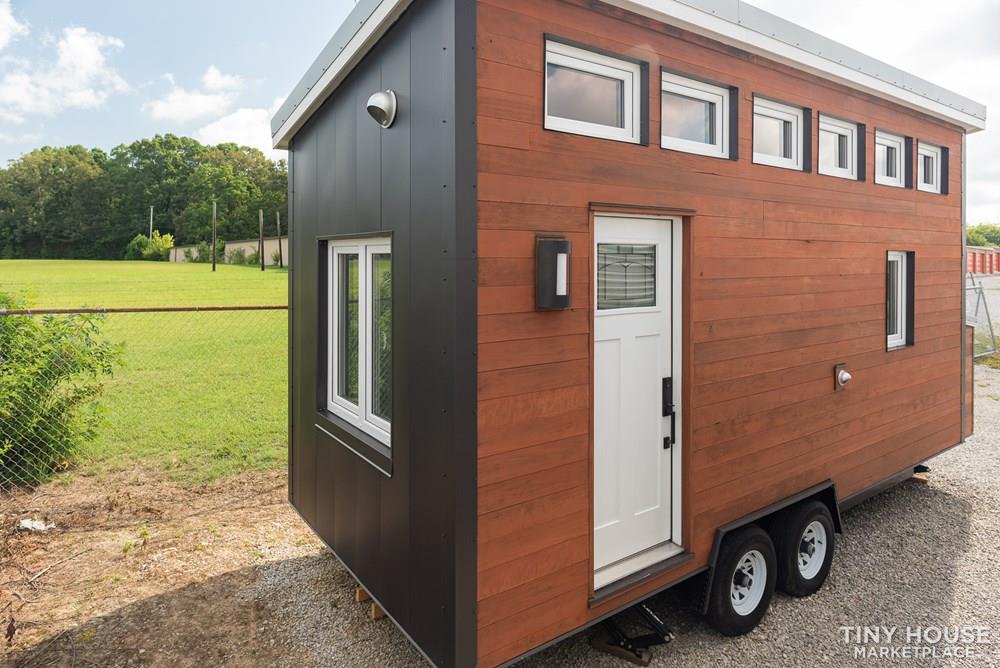 Modern, airy, and eco-friendly - Beautiful partially finished tiny house - Image 1 Thumbnail