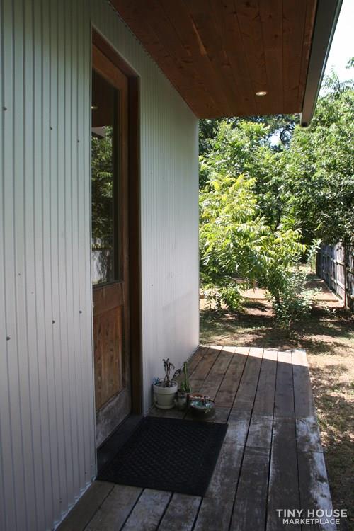 Modern and Comfortable Studio Tiny House - Image 2 Thumbnail