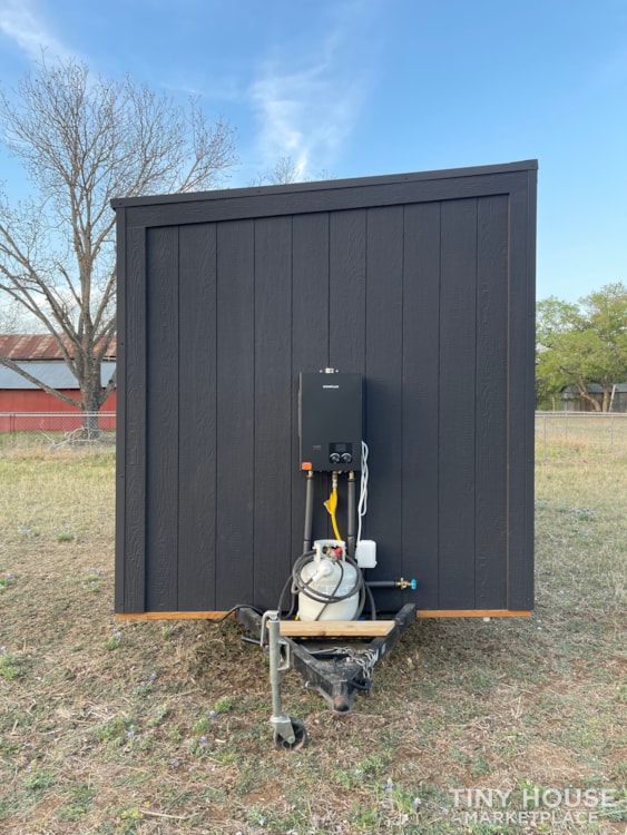 Modern custom tiny house - Image 2 Thumbnail