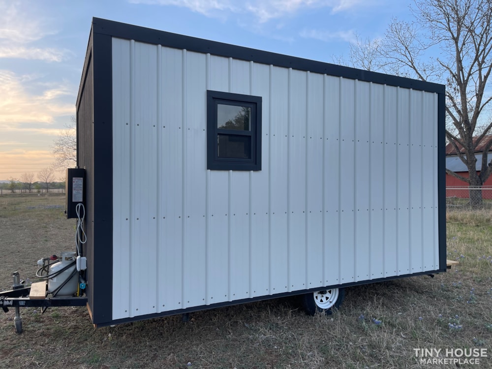 Modern custom tiny house - Image 3 Thumbnail
