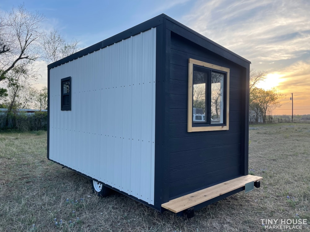 Modern custom tiny house - Image 4 Thumbnail