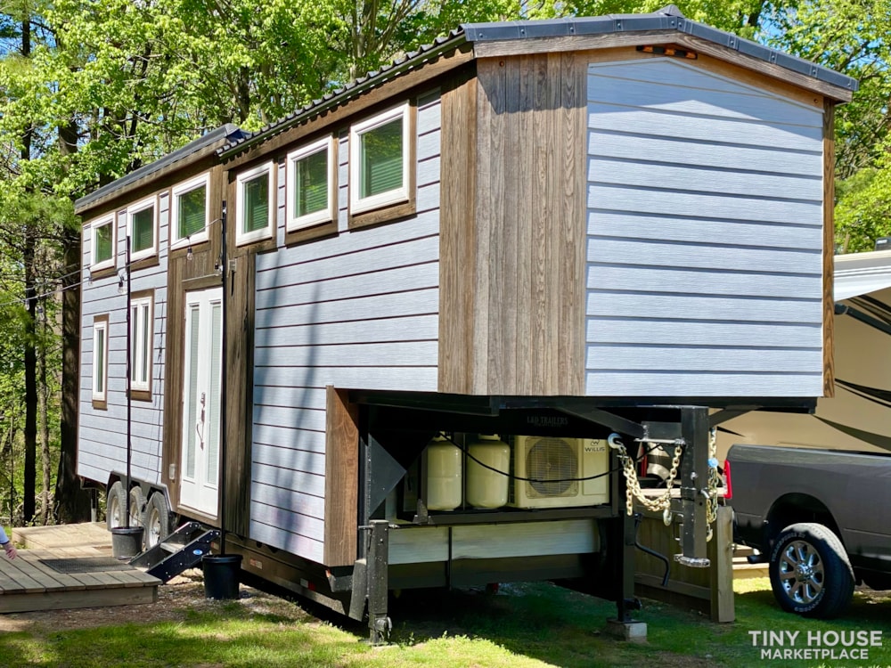 Modern Farm 35’ Gooseneck Tinyhouse - Image 2 Thumbnail