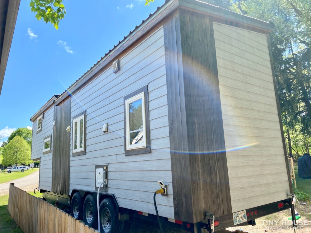 Modern Farm 35’ Gooseneck Tinyhouse - Image 4 Thumbnail