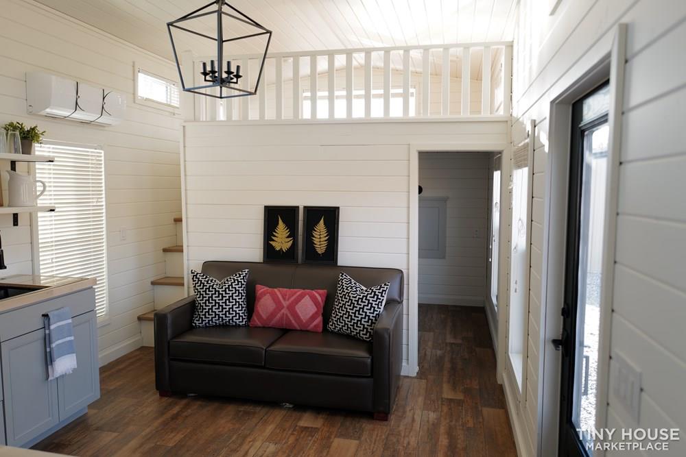 MODERN FARMHOUSE style 35 ft on WHEELS - Image 2 Thumbnail