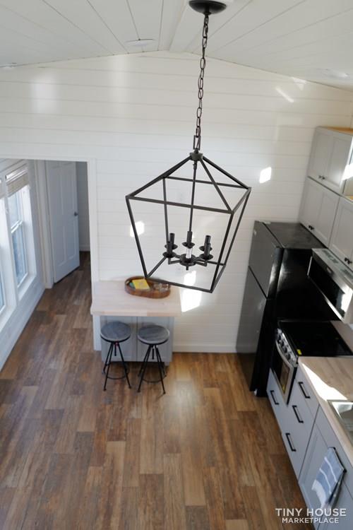 MODERN FARMHOUSE style 35 ft on WHEELS - Image 3 Thumbnail